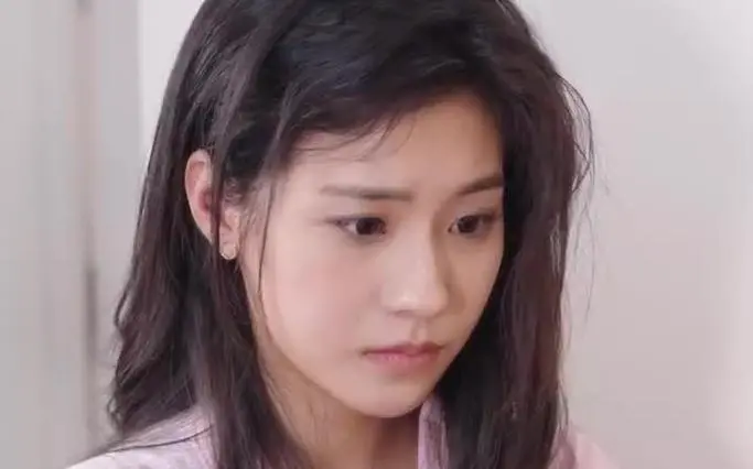 网恋背后的办公室秘密：冰山上司如何变成暖心老公